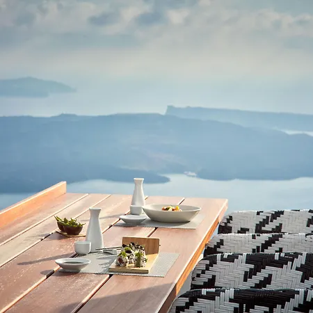 Hotel Katikies Chromata Santorini - The Leading Of The World